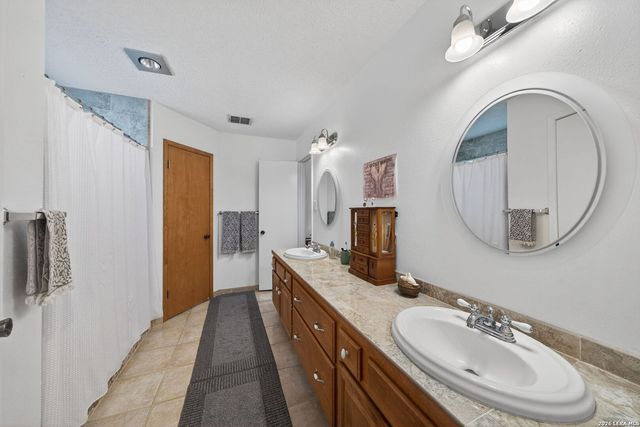 1202 Silverway, San Antonio, TX 78251