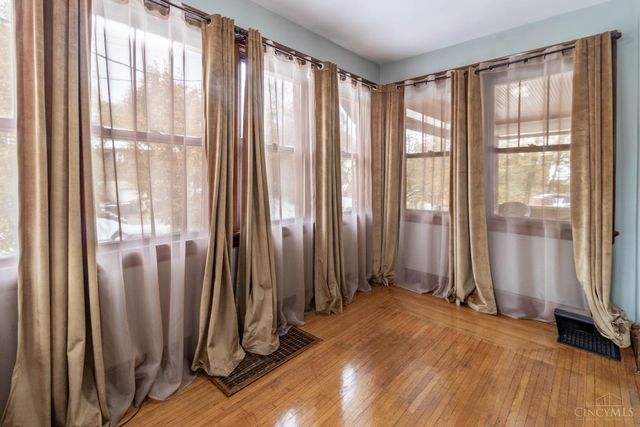 2906 Woodrow Avenue, Cincinnati, OH 45211