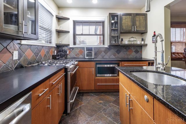 2906 Woodrow Avenue, Cincinnati, OH 45211