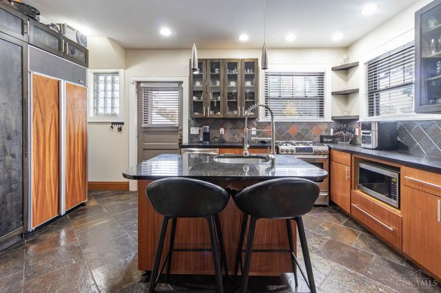 2906 Woodrow Avenue, Cincinnati, OH 45211