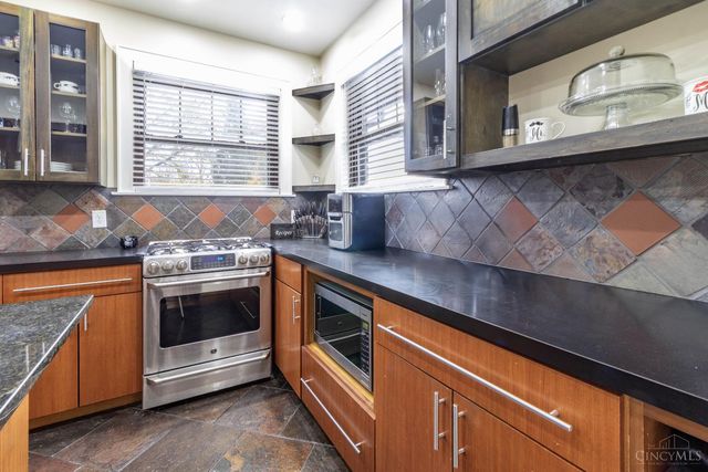 2906 Woodrow Avenue, Cincinnati, OH 45211