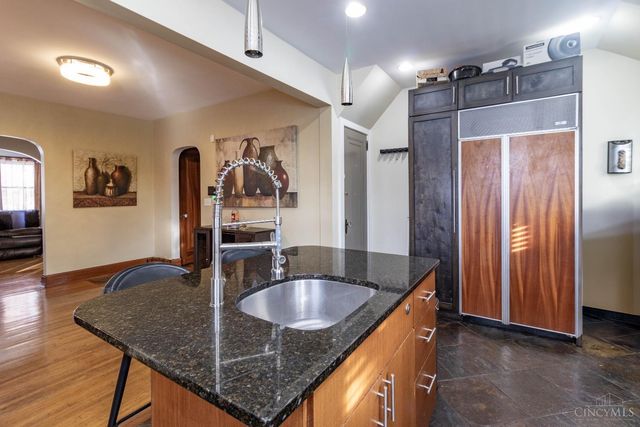 2906 Woodrow Avenue, Cincinnati, OH 45211