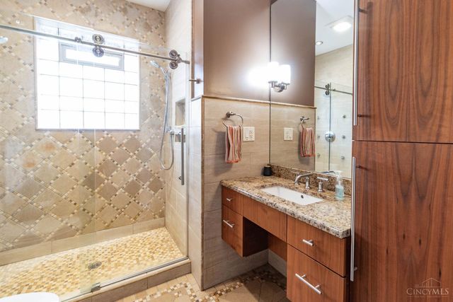 2906 Woodrow Avenue, Cincinnati, OH 45211