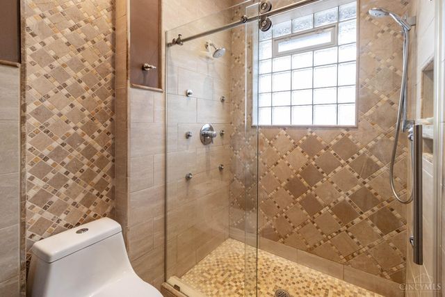 2906 Woodrow Avenue, Cincinnati, OH 45211