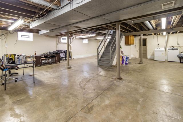 2906 Woodrow Avenue, Cincinnati, OH 45211