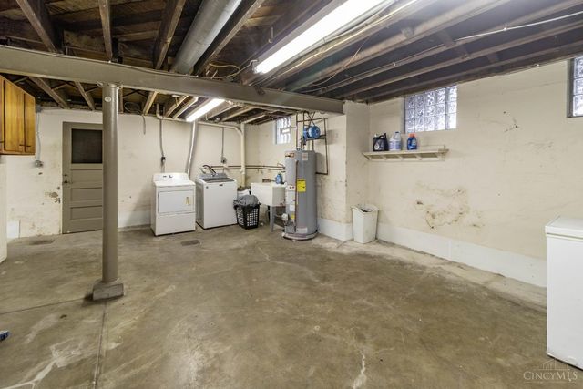 2906 Woodrow Avenue, Cincinnati, OH 45211