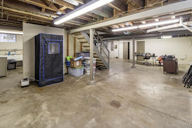 2906 Woodrow Avenue, Cincinnati, OH 45211