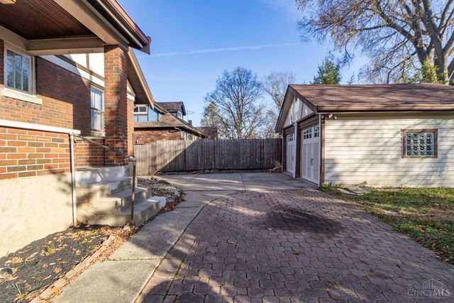 2906 Woodrow Avenue, Cincinnati, OH 45211