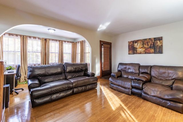 2906 Woodrow Avenue, Cincinnati, OH 45211