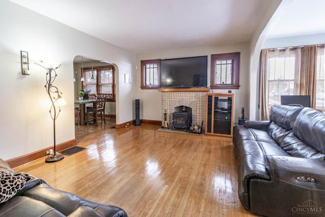 2906 Woodrow Avenue, Cincinnati, OH 45211