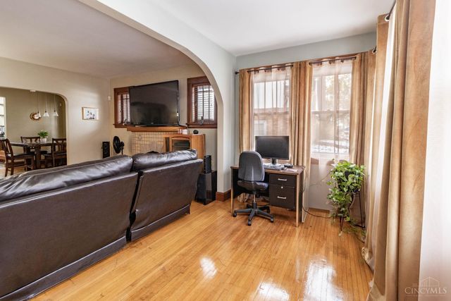 2906 Woodrow Avenue, Cincinnati, OH 45211