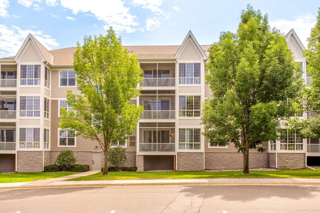 100 Clydesdale Trail 127, Medina, MN 55340 — exterior
