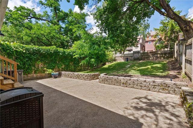 1129 Woodbourne Ave, Brookline, PA 15226