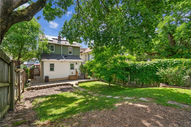 1129 Woodbourne Ave, Brookline, PA 15226