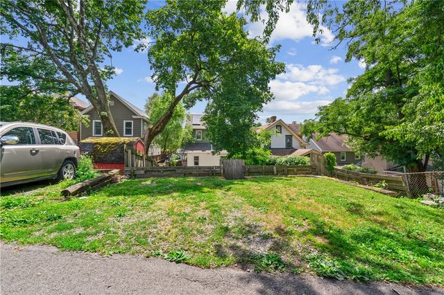 1129 Woodbourne Ave, Brookline, PA 15226