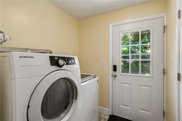 1129 Woodbourne Ave, Brookline, PA 15226