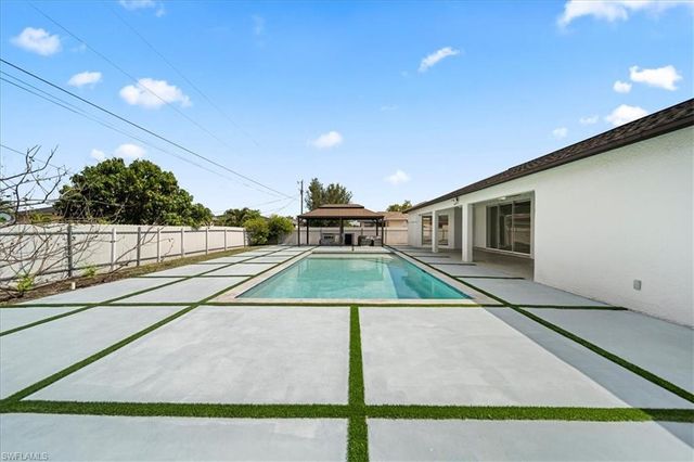 1900 NE 1st AVE, Cape Coral, FL 33909