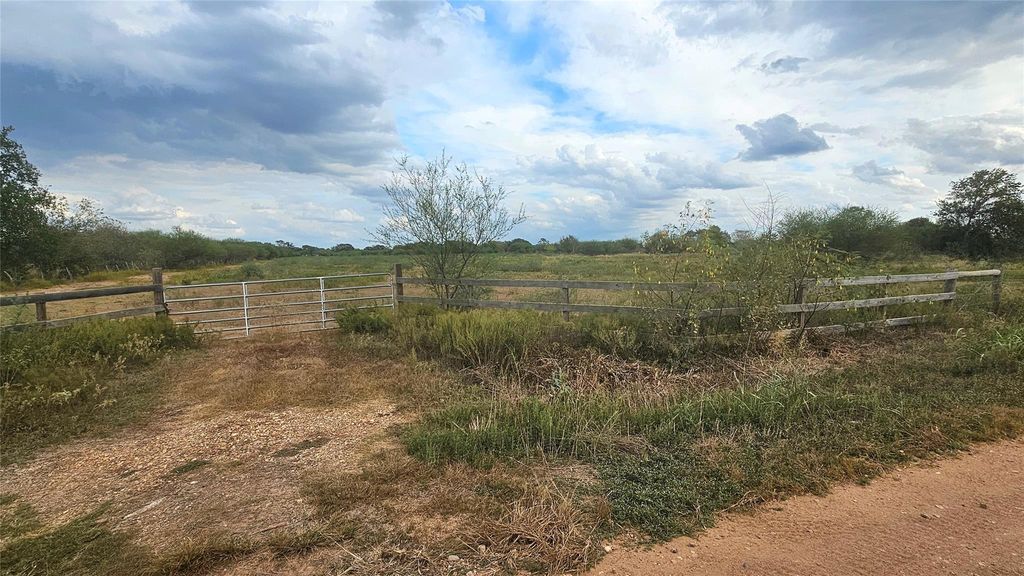 11346 E Ueckert Road, Bellville, TX 77418