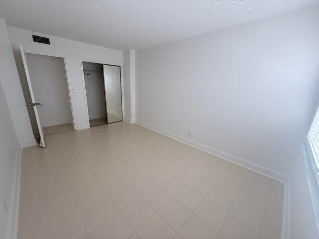 2555 NE 11TH Street 402, Fort Lauderdale, FL 33304