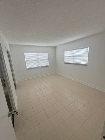 2555 NE 11TH Street 402, Fort Lauderdale, FL 33304