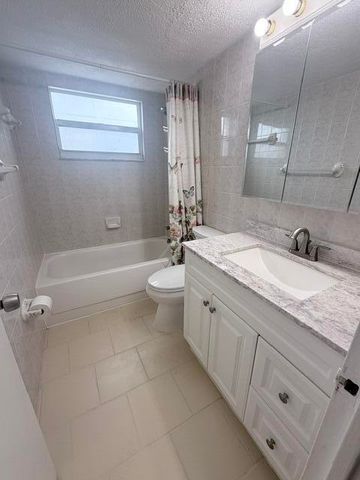 2555 NE 11TH Street 402, Fort Lauderdale, FL 33304
