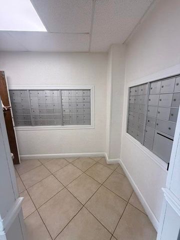 2555 NE 11TH Street 402, Fort Lauderdale, FL 33304