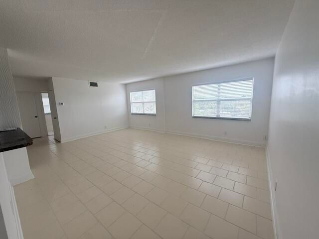 2555 NE 11TH Street 402, Fort Lauderdale, FL 33304