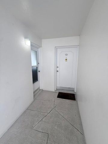 2555 NE 11TH Street 402, Fort Lauderdale, FL 33304