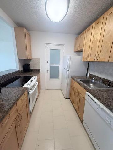 2555 NE 11TH Street 402, Fort Lauderdale, FL 33304