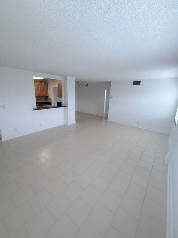2555 NE 11TH Street 402, Fort Lauderdale, FL 33304