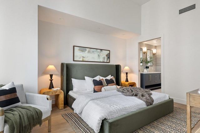 70 Rainey ST 2208, Austin, TX 78701