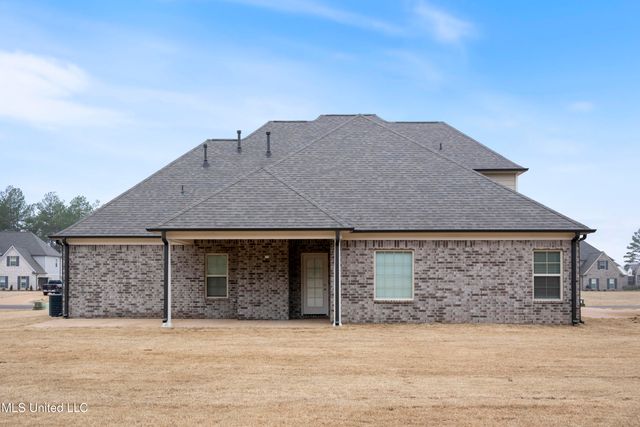 5404 Hazelwood Drive, Lake Cormorant, MS 38641