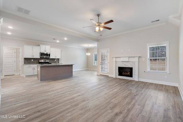 5404 Hazelwood Drive, Lake Cormorant, MS 38641