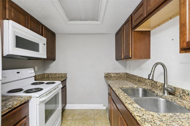 900 LAKE DESTINY ROAD B, Altamonte Springs, FL 32714