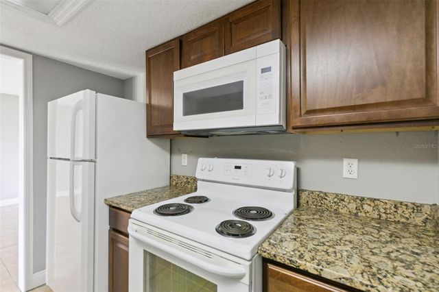 900 LAKE DESTINY ROAD B, Altamonte Springs, FL 32714