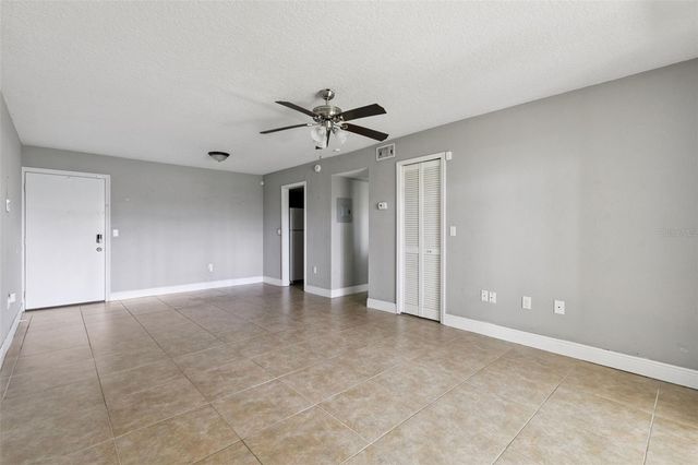 900 LAKE DESTINY ROAD B, Altamonte Springs, FL 32714