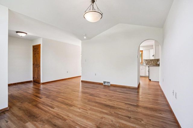 N26W22577 Oakwood LANE, Waukesha, WI 53186