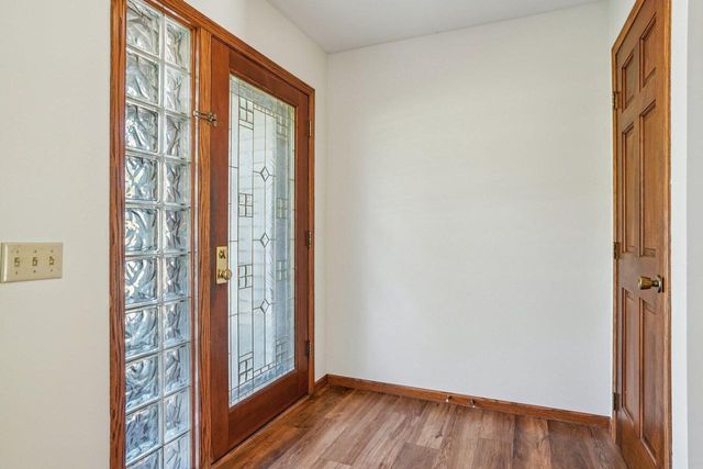 N26W22577 Oakwood LANE, Waukesha, WI 53186