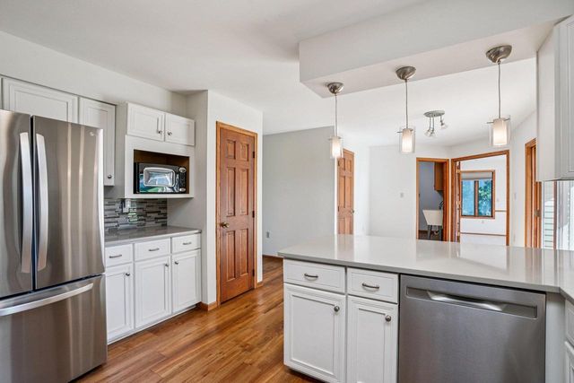 N26W22577 Oakwood LANE, Waukesha, WI 53186