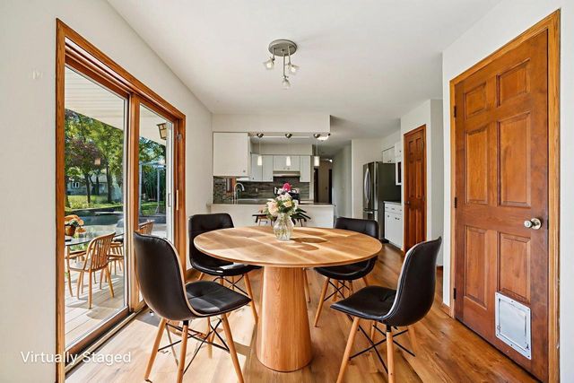 N26W22577 Oakwood LANE, Waukesha, WI 53186