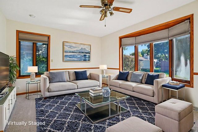 N26W22577 Oakwood LANE, Waukesha, WI 53186