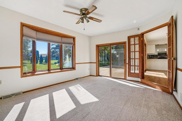 N26W22577 Oakwood LANE, Waukesha, WI 53186