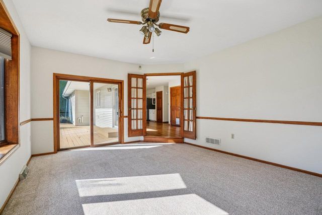 N26W22577 Oakwood LANE, Waukesha, WI 53186