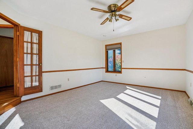 N26W22577 Oakwood LANE, Waukesha, WI 53186