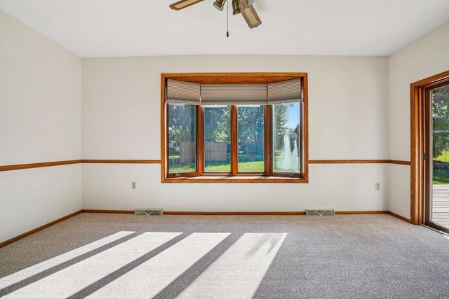 N26W22577 Oakwood LANE, Waukesha, WI 53186