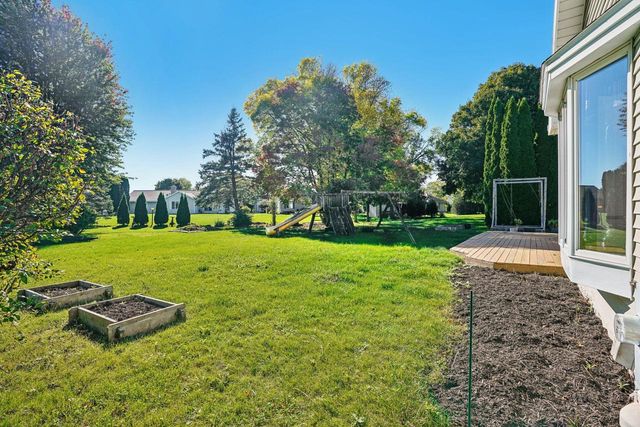 N26W22577 Oakwood LANE, Waukesha, WI 53186