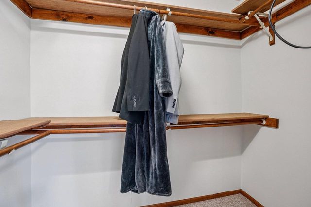 N26W22577 Oakwood LANE, Waukesha, WI 53186