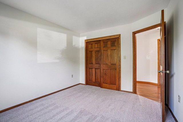 N26W22577 Oakwood LANE, Waukesha, WI 53186