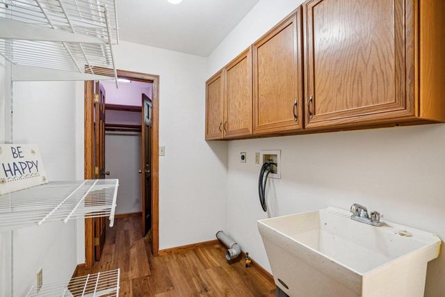 N26W22577 Oakwood LANE, Waukesha, WI 53186