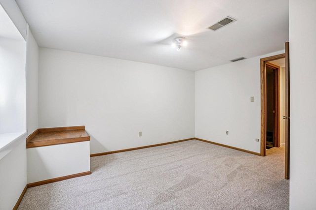 N26W22577 Oakwood LANE, Waukesha, WI 53186